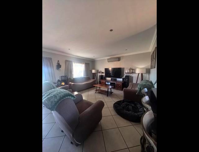 3 BEDROOM TOWNHOUSE FOR SALE IN MONAVONI